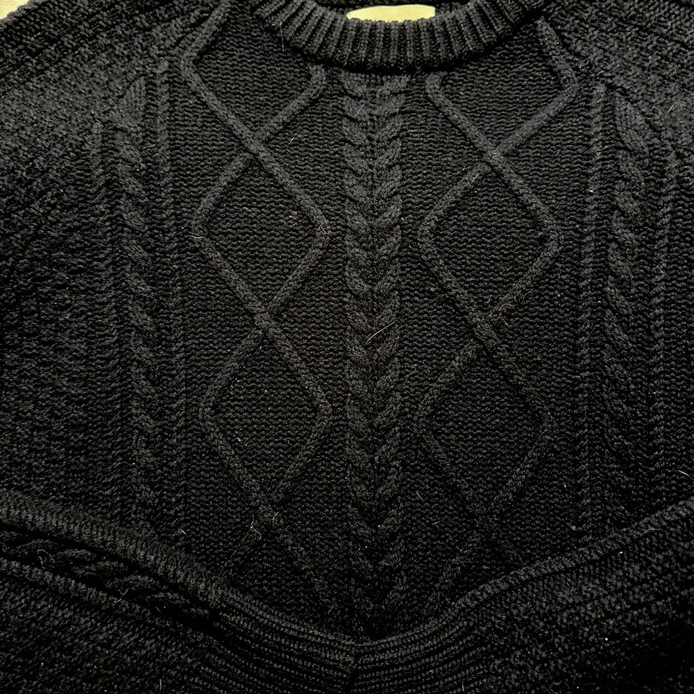 Levi’s Cable Knit Navy Blue Sweater. Size:Medium.